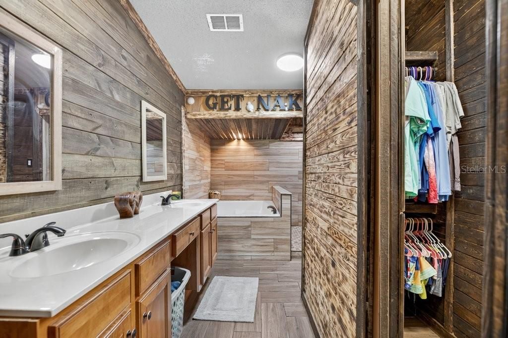 En Venta: $325,000 (3 camas, 2 baños, 1404 Pies cuadrados)