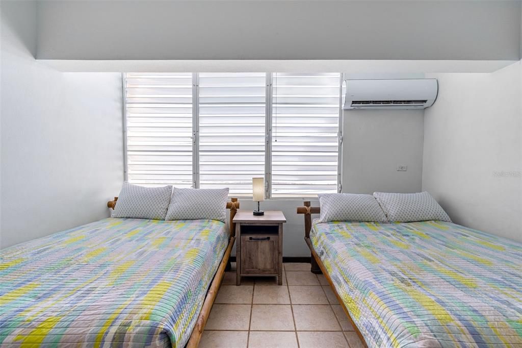 待售: $189,900 (1 贝兹, 1 浴室, 450 平方英尺)