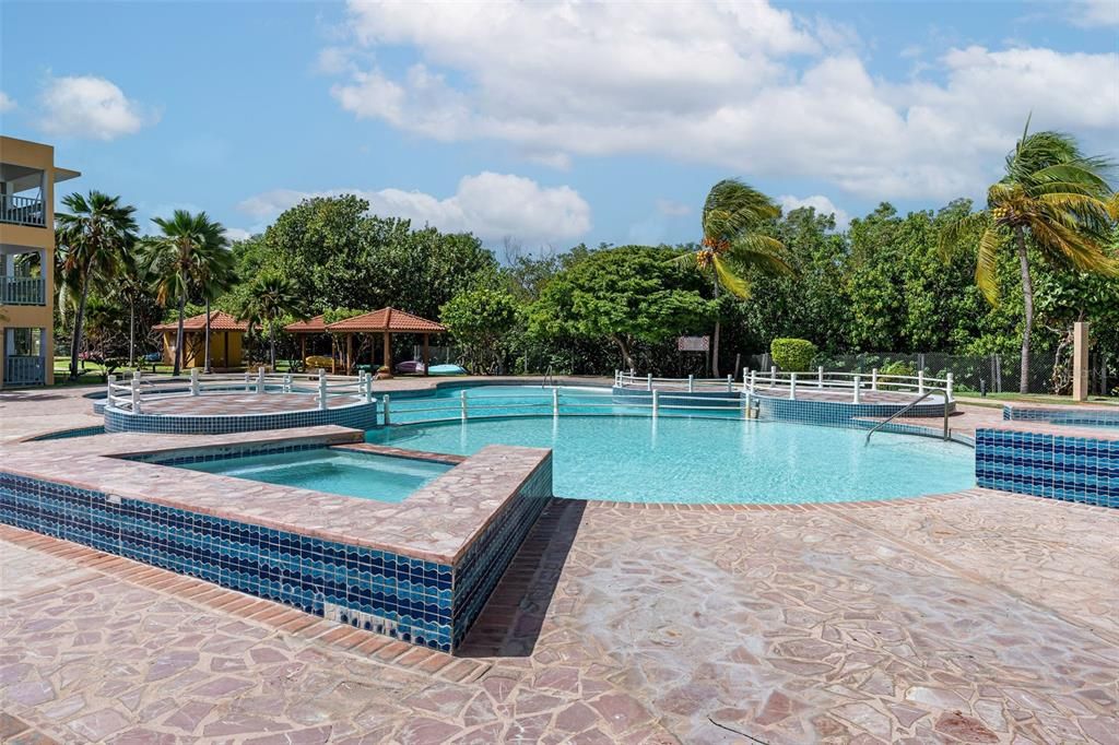 待售: $189,900 (1 贝兹, 1 浴室, 450 平方英尺)