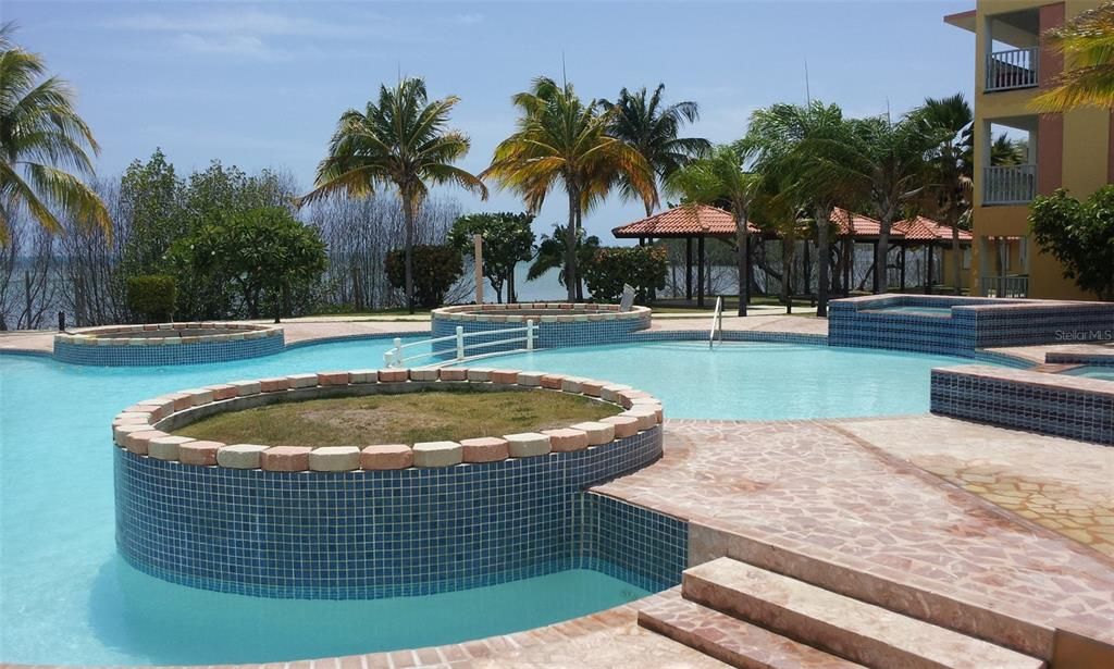 待售: $189,900 (1 贝兹, 1 浴室, 450 平方英尺)