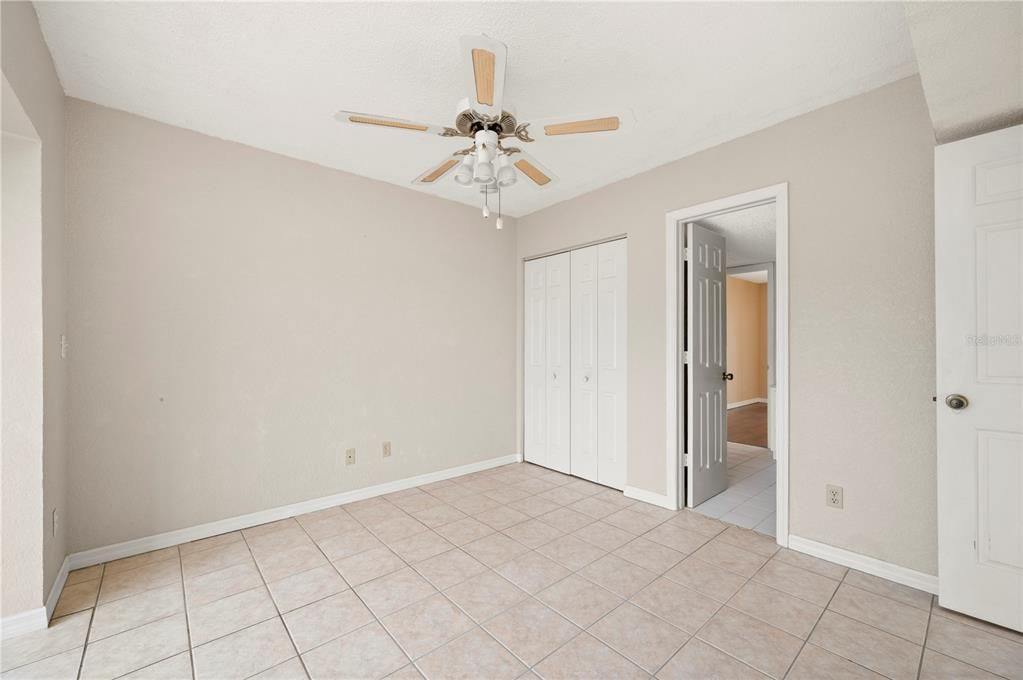 Под контрактом: $189,000 (3 спален, 2 ванн, 1245 Квадратных фут)