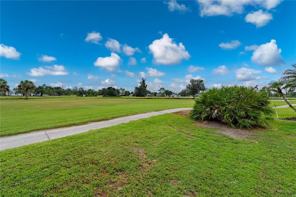 Под контрактом: $189,000 (3 спален, 2 ванн, 1245 Квадратных фут)