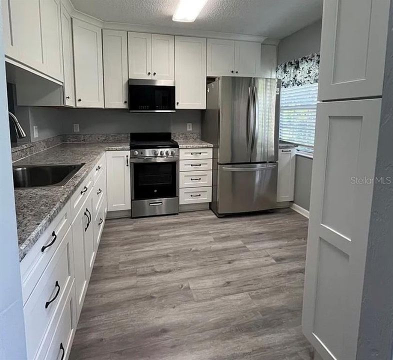 For Sale: $199,900 (2 beds, 2 baths, 1021 Square Feet)