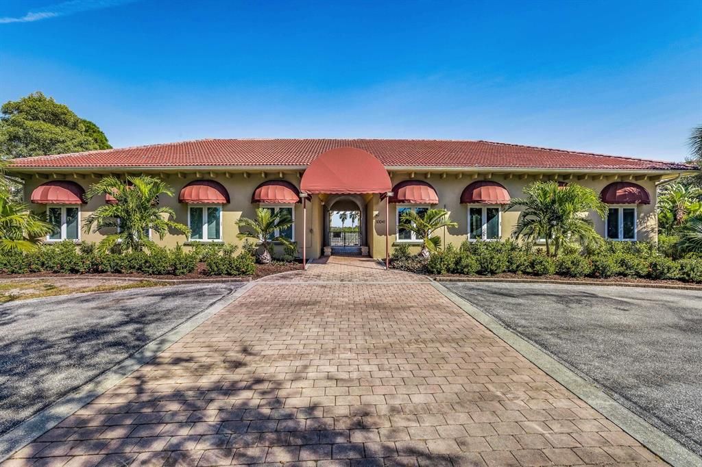 For Sale: $299,900 (3 beds, 2 baths, 1837 Square Feet)