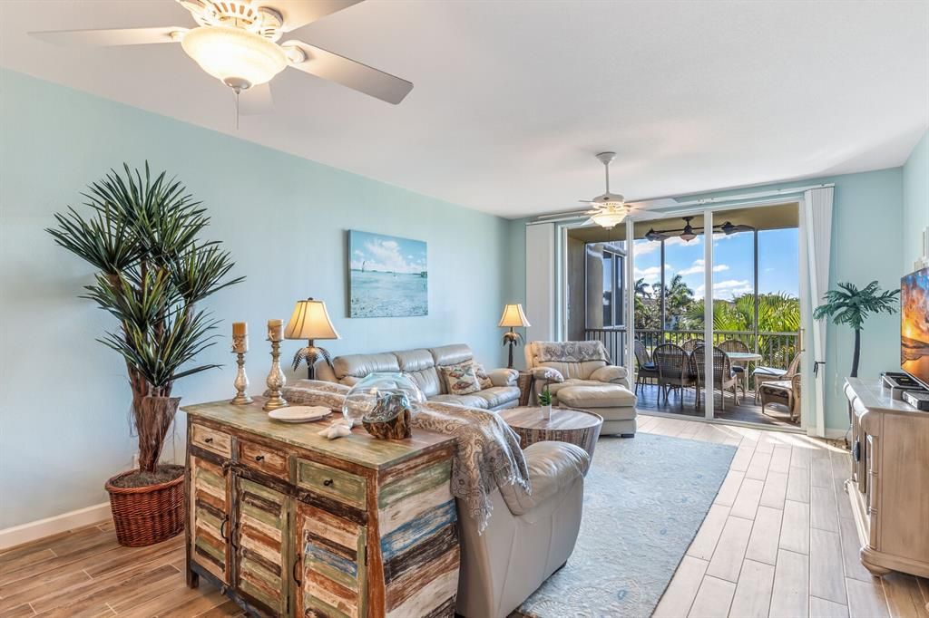 For Sale: $299,900 (3 beds, 2 baths, 1837 Square Feet)