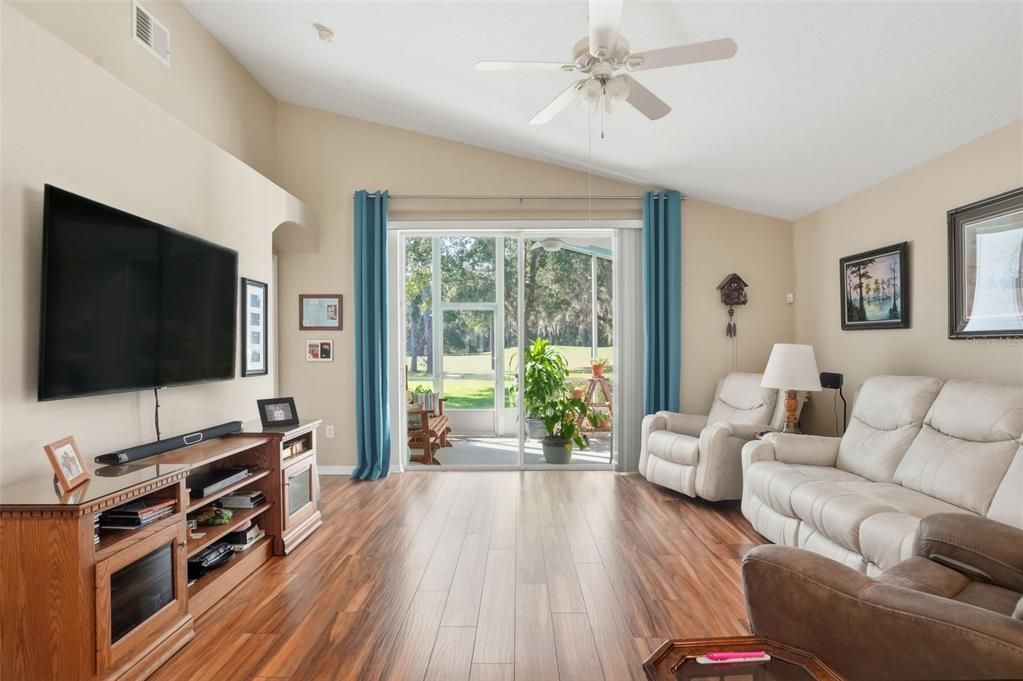 For Sale: $349,900 (3 beds, 2 baths, 2032 Square Feet)