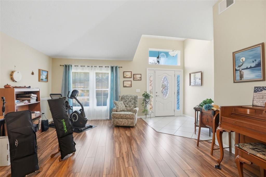 For Sale: $349,900 (3 beds, 2 baths, 2032 Square Feet)