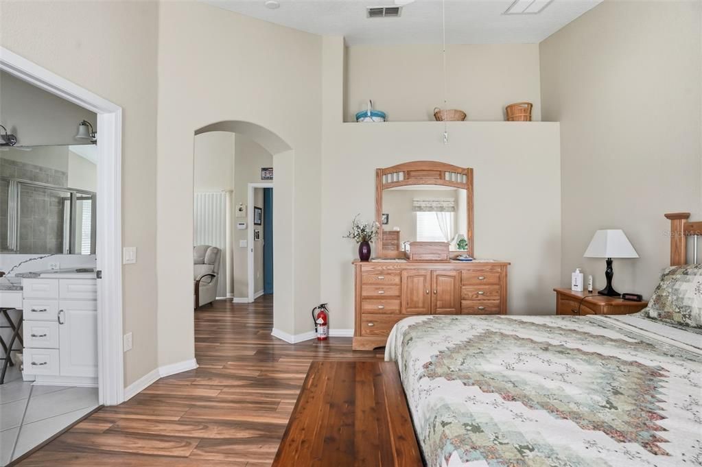 For Sale: $349,900 (3 beds, 2 baths, 2032 Square Feet)