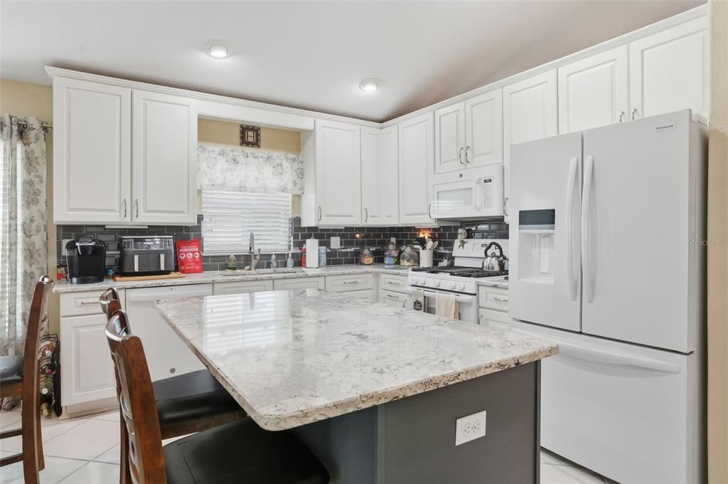 For Sale: $349,900 (3 beds, 2 baths, 2032 Square Feet)