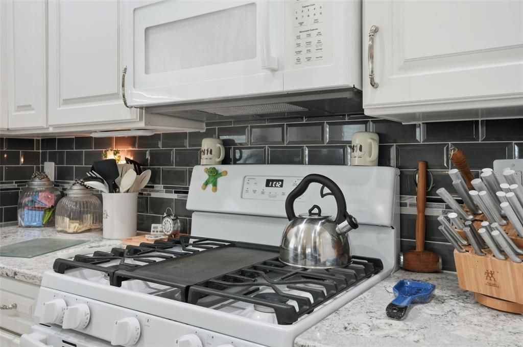 For Sale: $349,900 (3 beds, 2 baths, 2032 Square Feet)