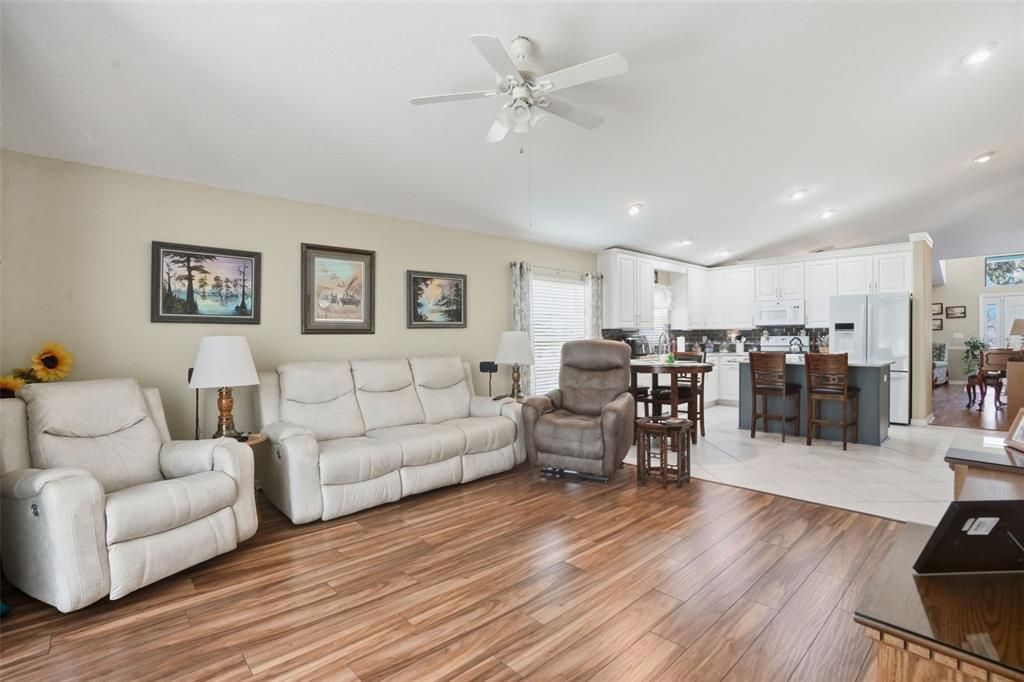 For Sale: $349,900 (3 beds, 2 baths, 2032 Square Feet)