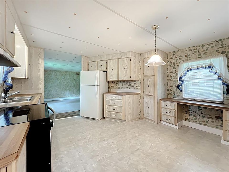 For Sale: $159,900 (2 beds, 1 baths, 840 Square Feet)