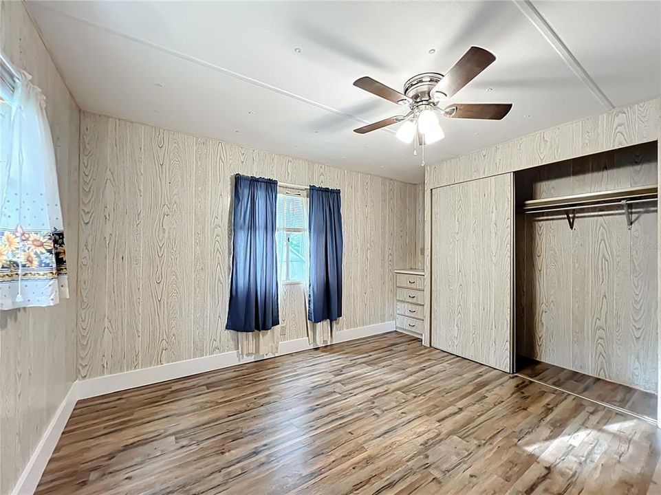 For Sale: $159,900 (2 beds, 1 baths, 840 Square Feet)