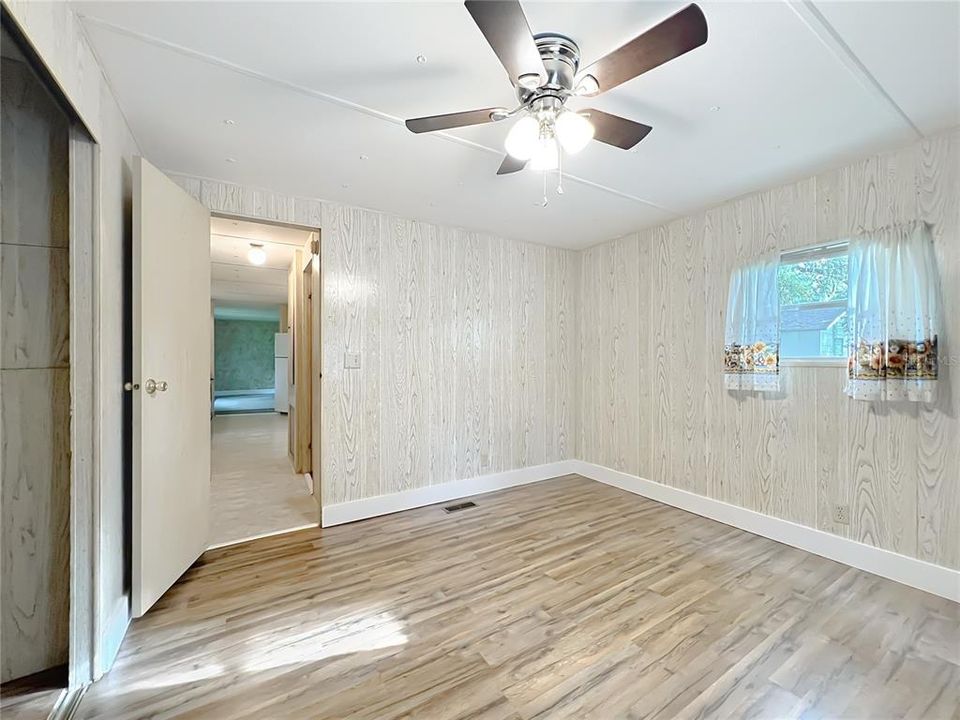 For Sale: $159,900 (2 beds, 1 baths, 840 Square Feet)