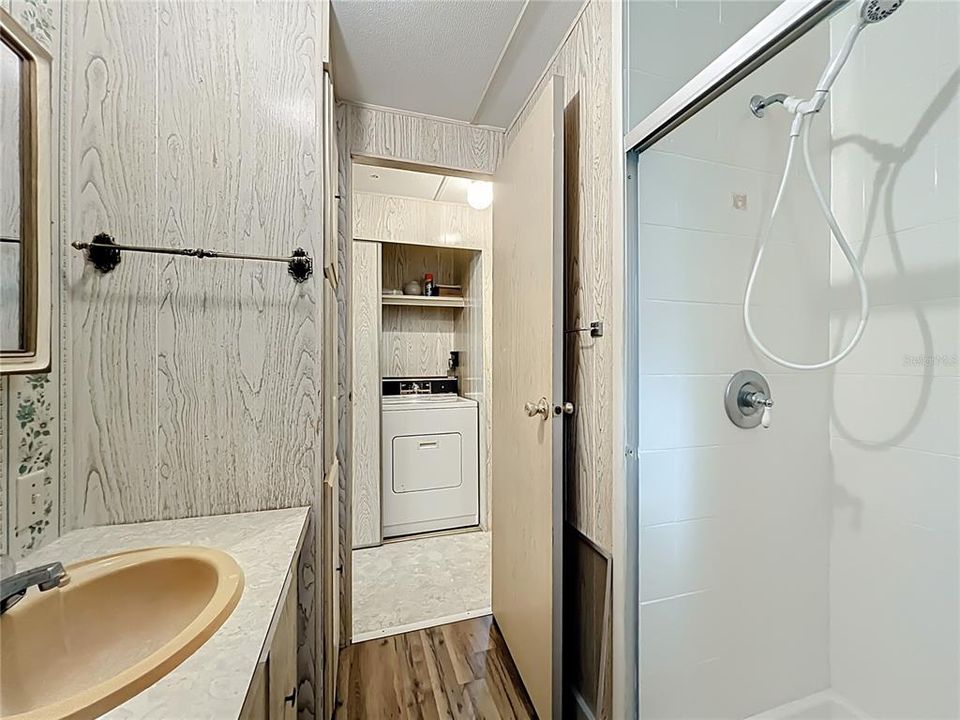 For Sale: $159,900 (2 beds, 1 baths, 840 Square Feet)