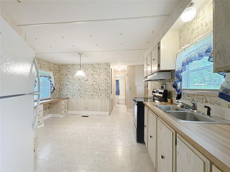 For Sale: $159,900 (2 beds, 1 baths, 840 Square Feet)