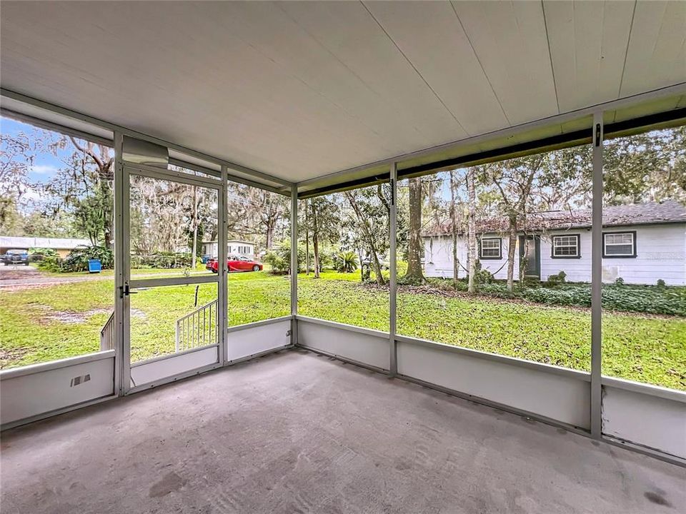 For Sale: $159,900 (2 beds, 1 baths, 840 Square Feet)