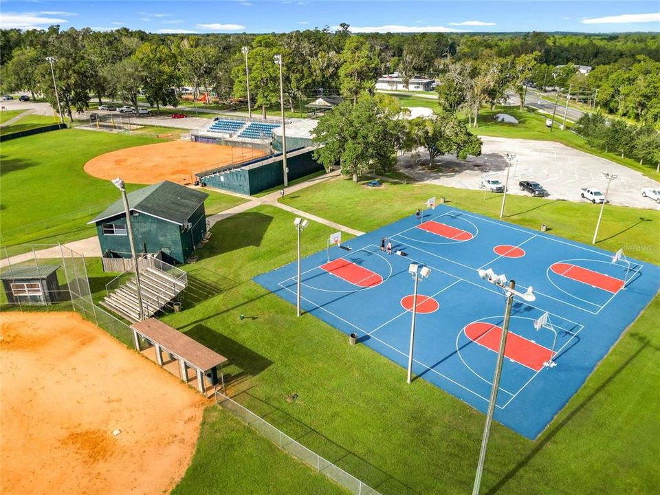 For Sale: $159,900 (2 beds, 1 baths, 840 Square Feet)