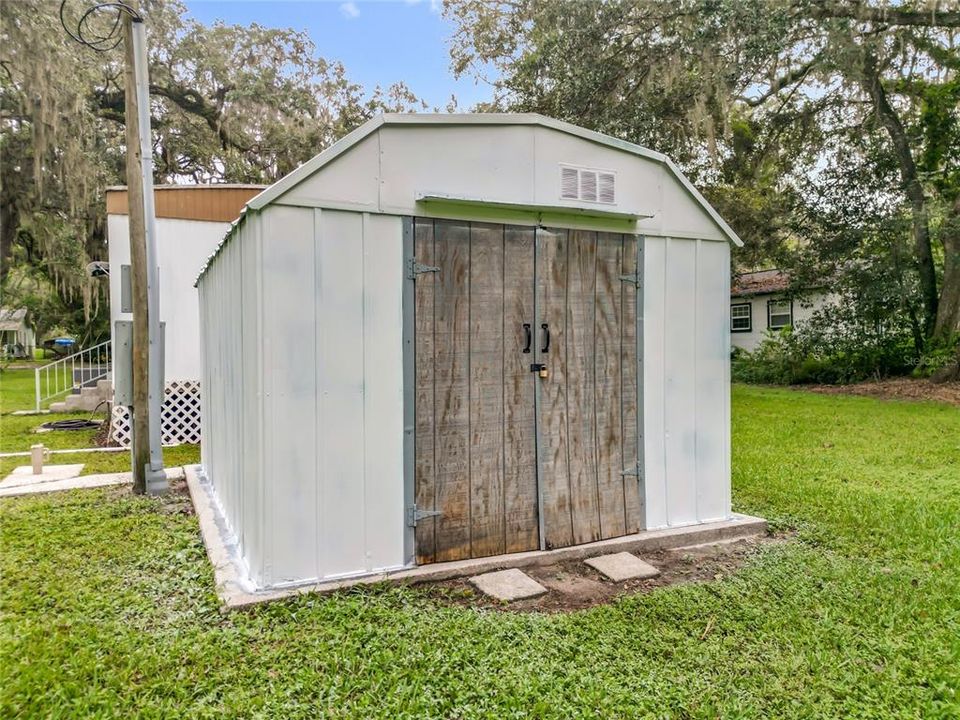 For Sale: $159,900 (2 beds, 1 baths, 840 Square Feet)