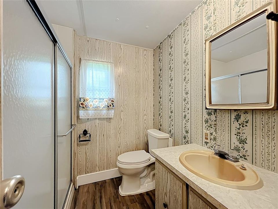 For Sale: $159,900 (2 beds, 1 baths, 840 Square Feet)