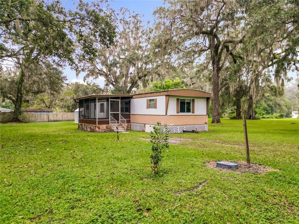 For Sale: $159,900 (2 beds, 1 baths, 840 Square Feet)