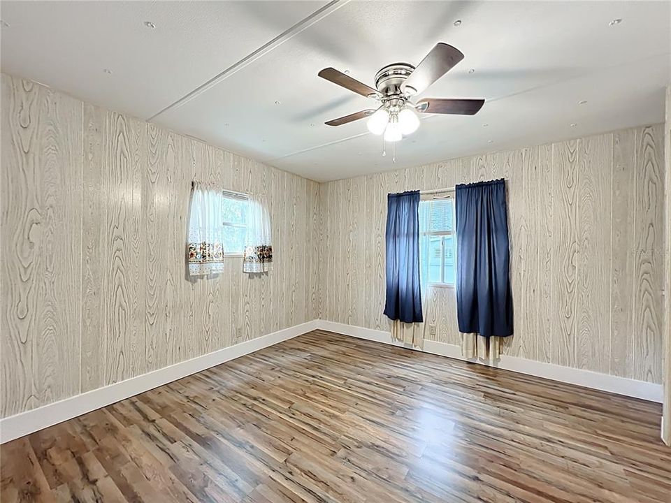 For Sale: $159,900 (2 beds, 1 baths, 840 Square Feet)