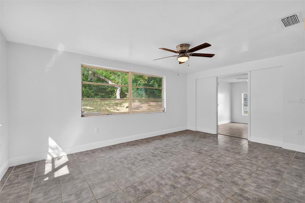 Active With Contract: $199,900 (3 beds, 2 baths, 1284 Square Feet)