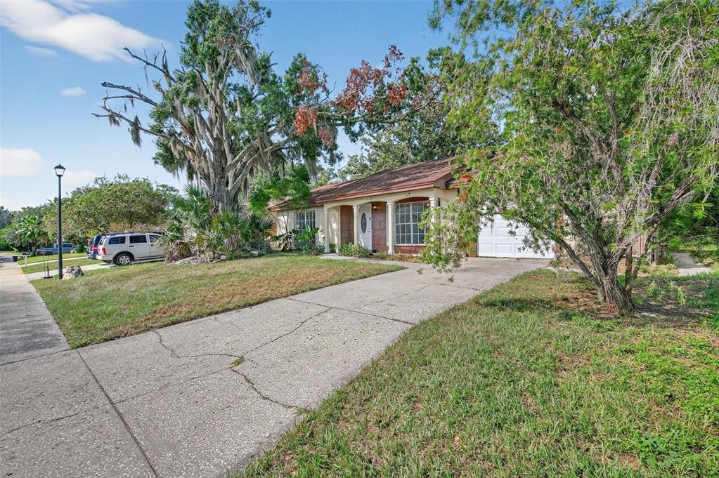 Active With Contract: $199,900 (3 beds, 2 baths, 1284 Square Feet)