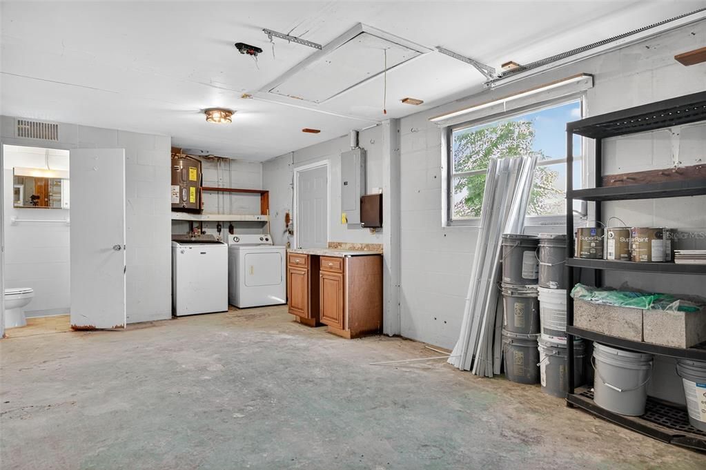 Active With Contract: $199,900 (3 beds, 2 baths, 1284 Square Feet)