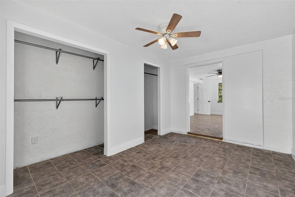 Active With Contract: $199,900 (3 beds, 2 baths, 1284 Square Feet)