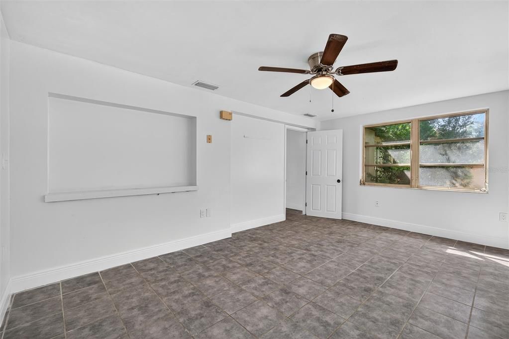 Active With Contract: $199,900 (3 beds, 2 baths, 1284 Square Feet)