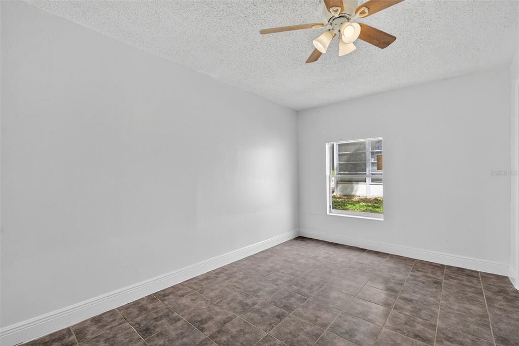 Active With Contract: $199,900 (3 beds, 2 baths, 1284 Square Feet)