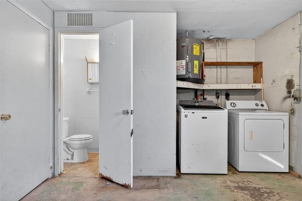 Active With Contract: $199,900 (3 beds, 2 baths, 1284 Square Feet)