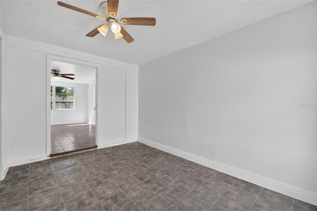 Active With Contract: $199,900 (3 beds, 2 baths, 1284 Square Feet)