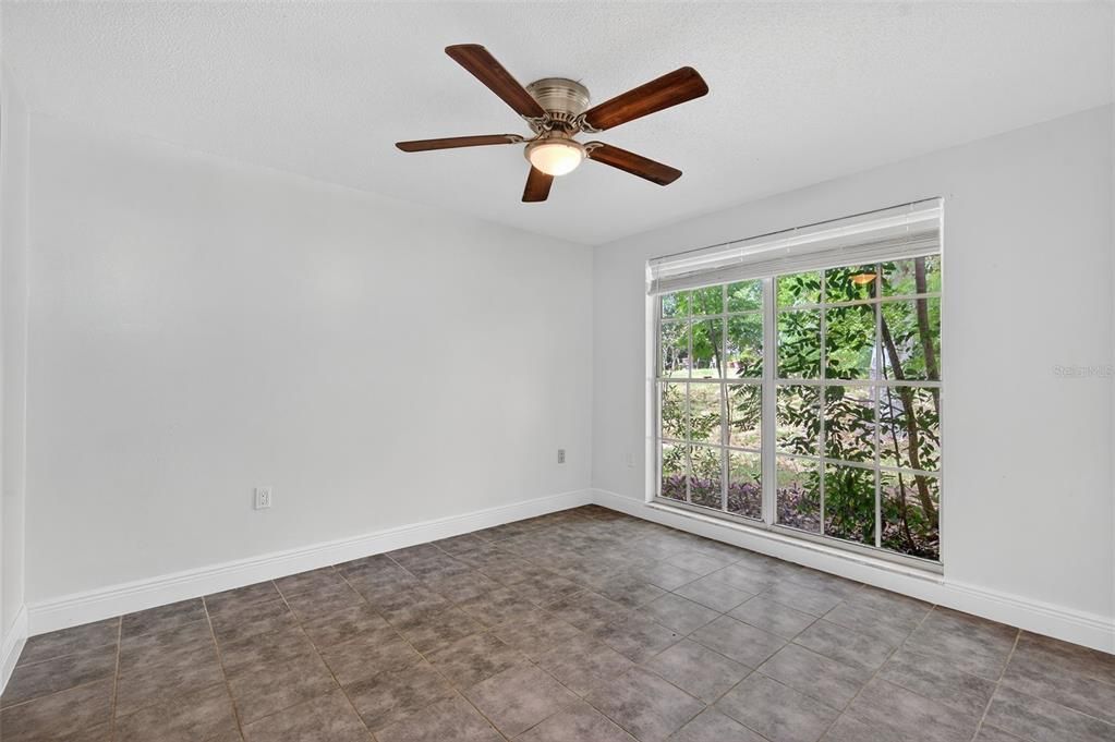 Active With Contract: $199,900 (3 beds, 2 baths, 1284 Square Feet)