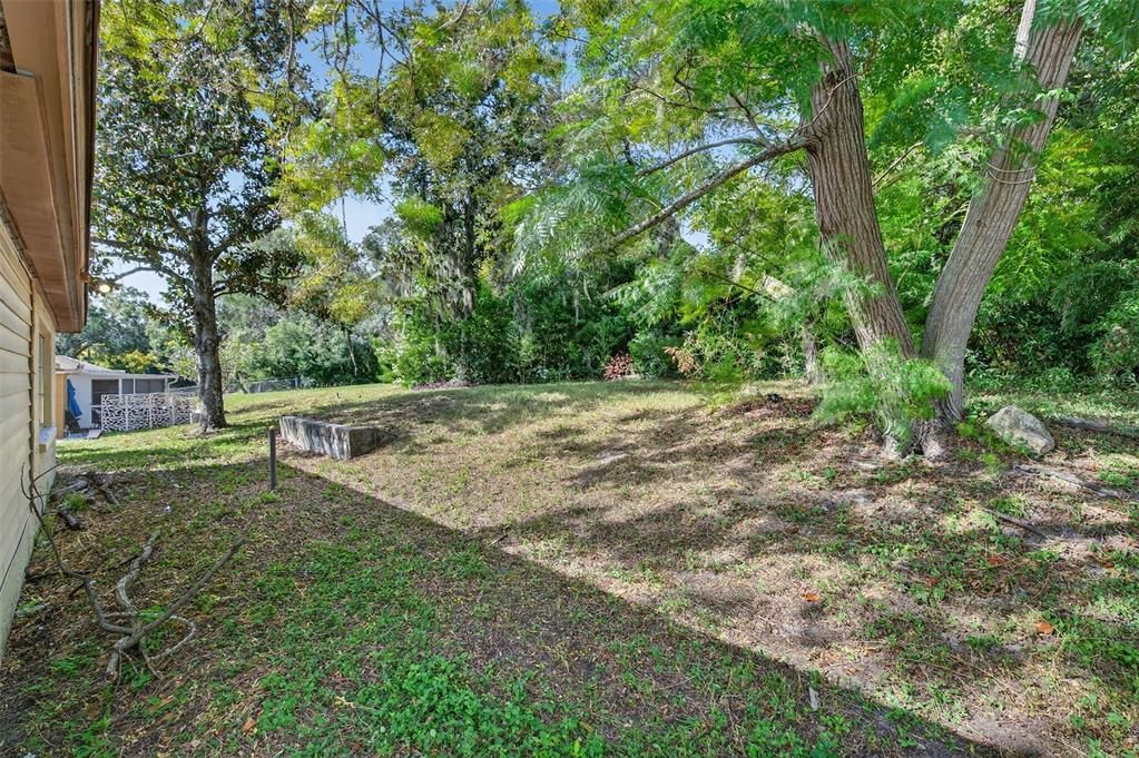 Active With Contract: $199,900 (3 beds, 2 baths, 1284 Square Feet)