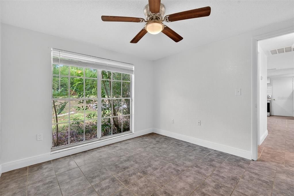 Active With Contract: $199,900 (3 beds, 2 baths, 1284 Square Feet)