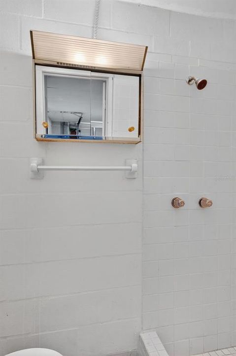 Active With Contract: $199,900 (3 beds, 2 baths, 1284 Square Feet)