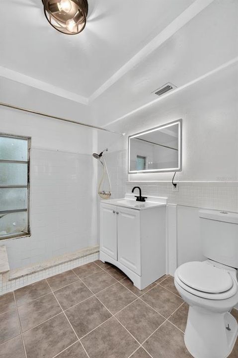 Active With Contract: $199,900 (3 beds, 2 baths, 1284 Square Feet)