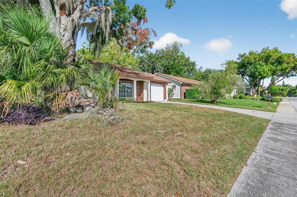 Active With Contract: $199,900 (3 beds, 2 baths, 1284 Square Feet)