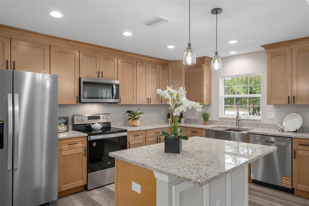 Active With Contract: $349,900 (3 beds, 2 baths, 1612 Square Feet)