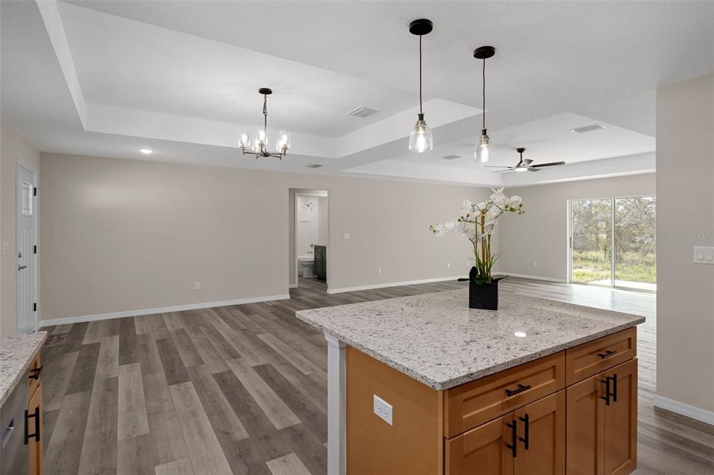 Active With Contract: $349,900 (3 beds, 2 baths, 1612 Square Feet)