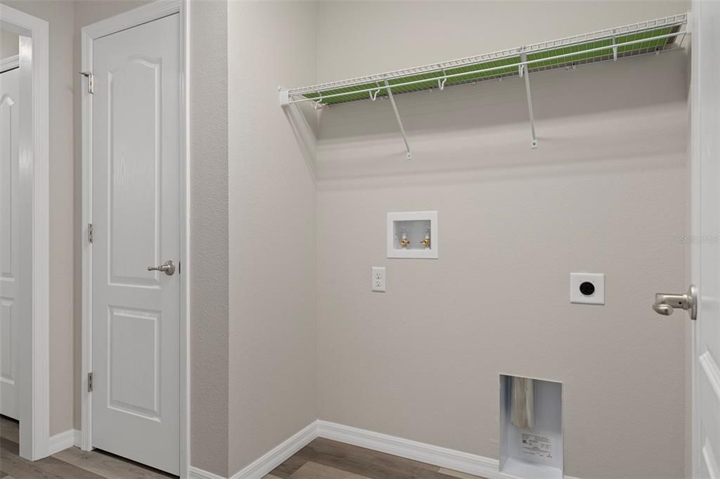 Active With Contract: $349,900 (3 beds, 2 baths, 1612 Square Feet)