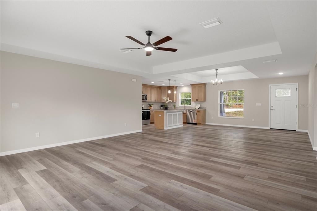 Active With Contract: $349,900 (3 beds, 2 baths, 1612 Square Feet)