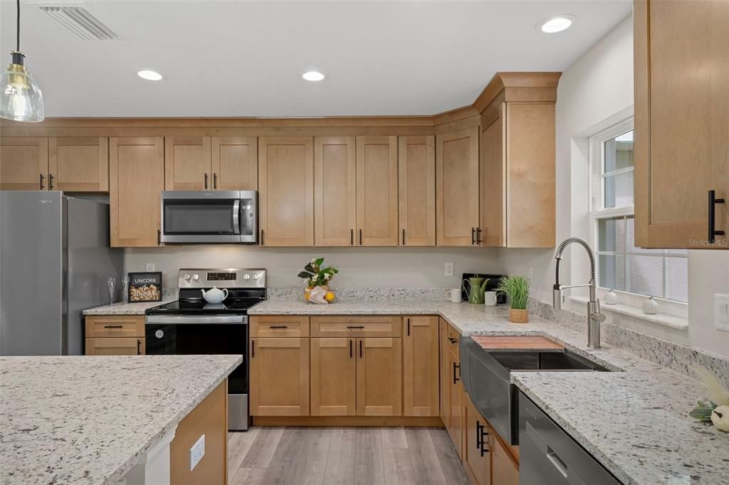 Active With Contract: $349,900 (3 beds, 2 baths, 1612 Square Feet)