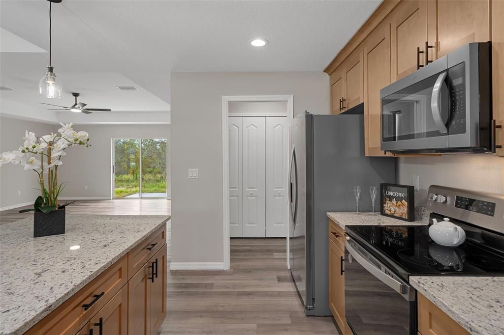 Active With Contract: $349,900 (3 beds, 2 baths, 1612 Square Feet)