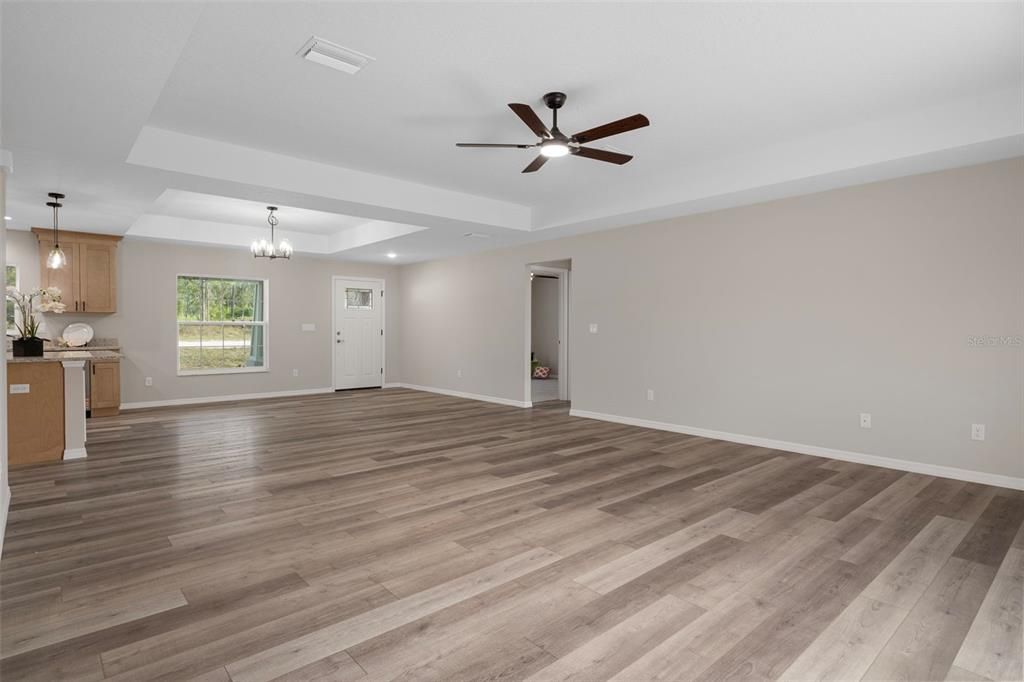 Active With Contract: $349,900 (3 beds, 2 baths, 1612 Square Feet)