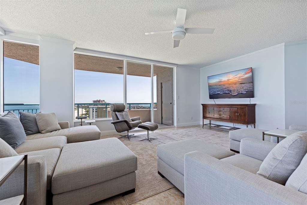 For Sale: $1,850,000 (3 beds, 2 baths, 1942 Square Feet)