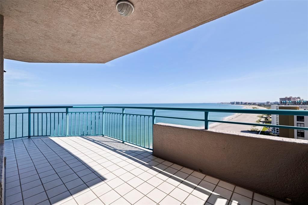 For Sale: $1,850,000 (3 beds, 2 baths, 1942 Square Feet)