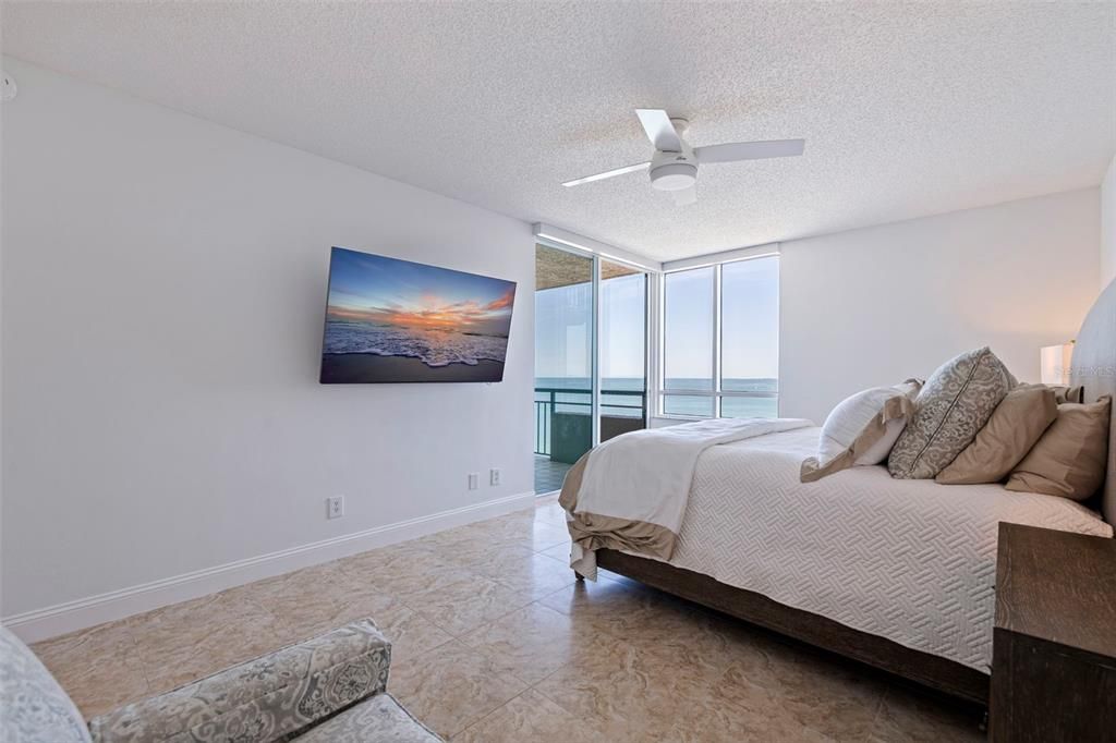 For Sale: $1,850,000 (3 beds, 2 baths, 1942 Square Feet)